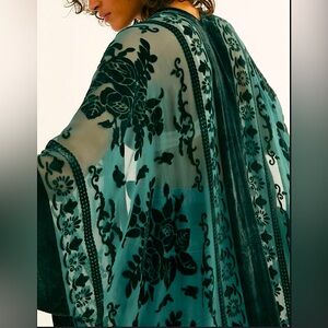 Free People - velvet kimono